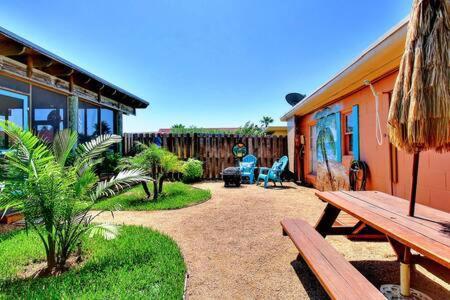 Spanish Village Cottage W Private Cabana Port Aransas Ngoại thất bức ảnh